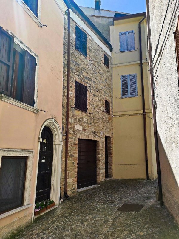 casa indipendente in vendita a Cingoli