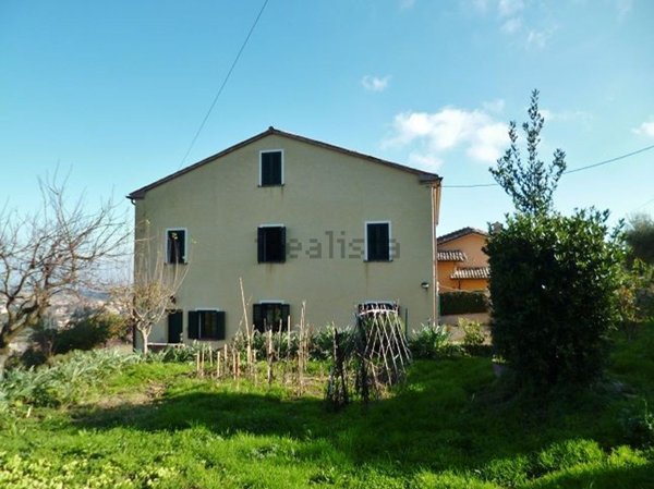 casa indipendente in vendita a Cingoli in zona Strada