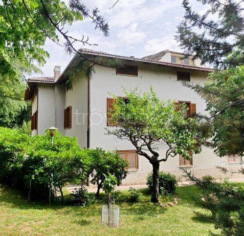 casa indipendente in vendita a Cingoli in zona Strada