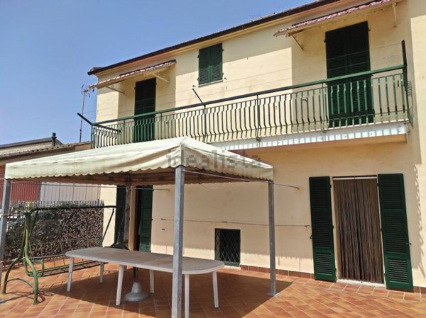 casa indipendente in vendita a Cingoli in zona Strada