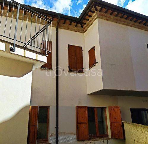 casa indipendente in vendita a Cingoli in zona Strada