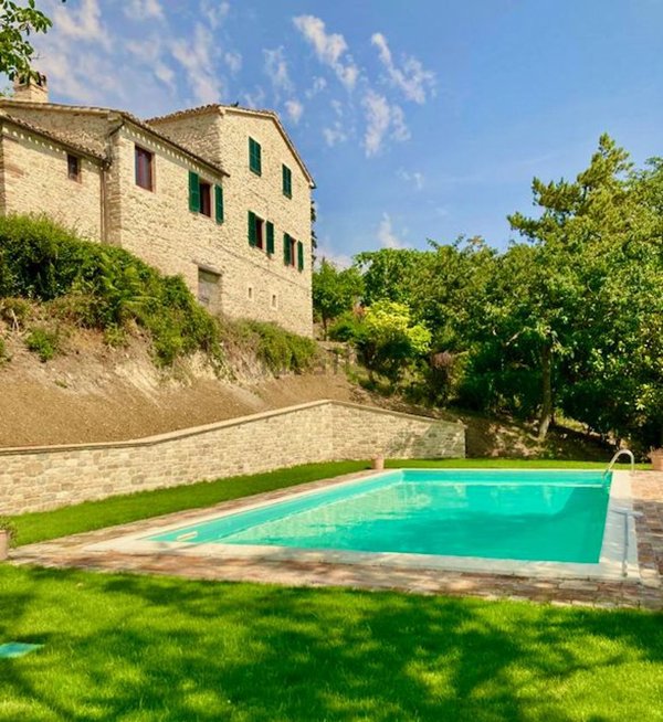 casa indipendente in vendita a Cingoli in zona Avenale