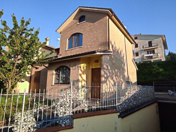 casa indipendente in vendita a Cingoli in zona Capo di Rio