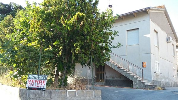 casa indipendente in vendita a Cingoli