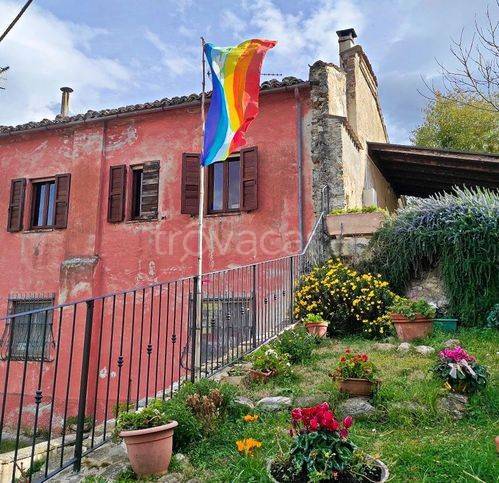 casa indipendente in vendita a Cingoli in zona Strada