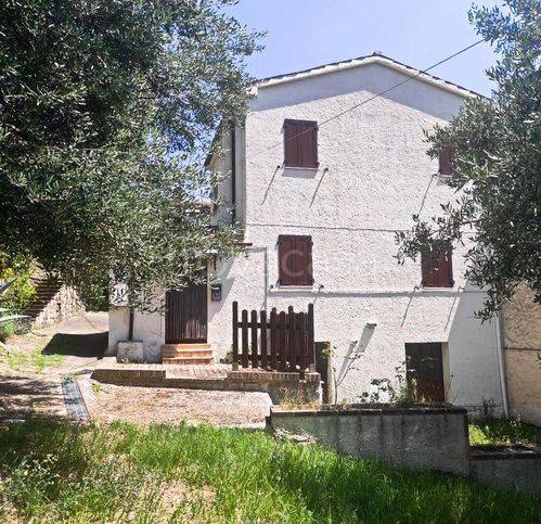 casa indipendente in vendita a Cingoli
