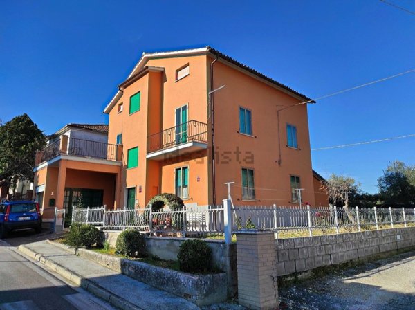 casa indipendente in vendita a Cingoli