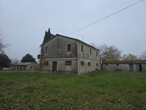 casa indipendente in vendita a Cingoli
