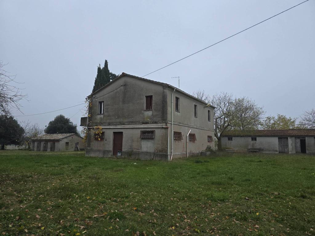 casa indipendente in vendita a Cingoli