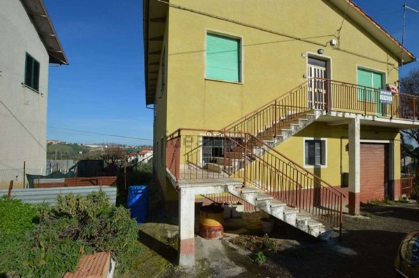 casa indipendente in vendita a Cingoli in zona Torre