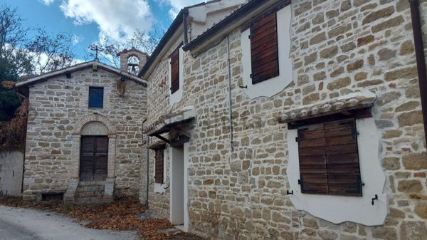 casa indipendente in vendita a Cingoli