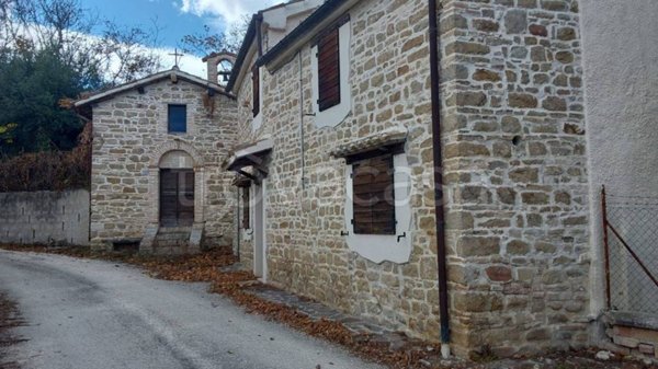casa indipendente in vendita a Cingoli in zona Pozzo