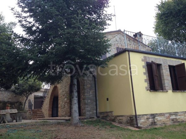 casa indipendente in vendita a Cingoli