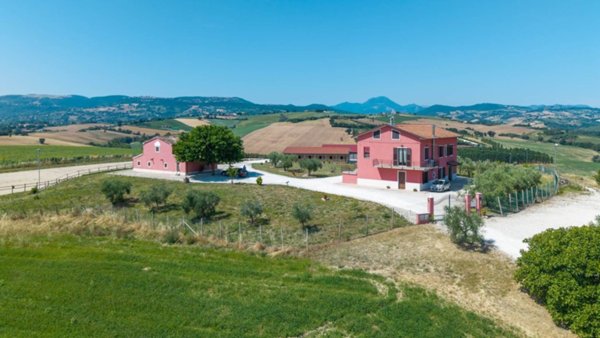 casa indipendente in vendita a Cingoli in zona Cervidone