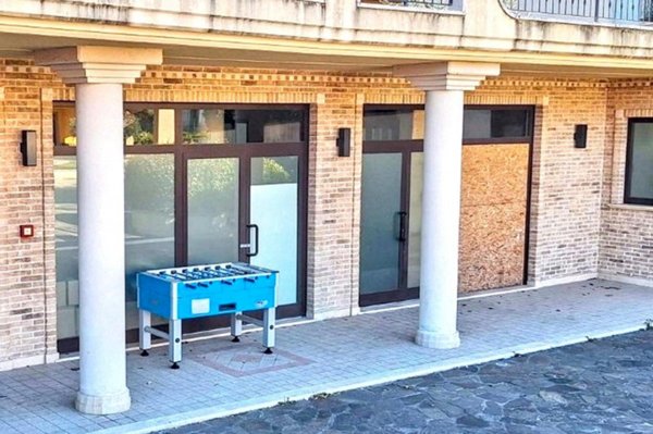 negozio in vendita a Cingoli in zona Troviggiano