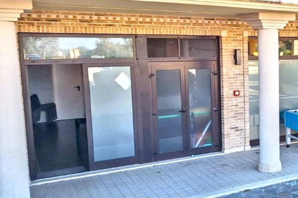 negozio in vendita a Cingoli in zona Troviggiano