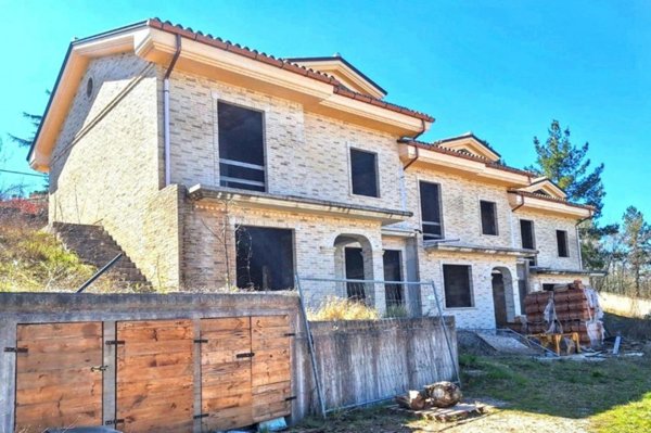 casa indipendente in vendita a Cingoli