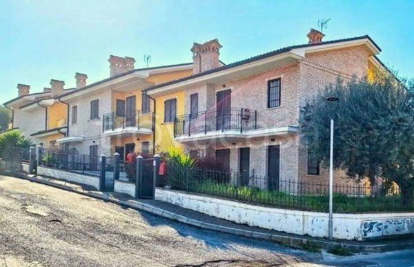 casa indipendente in vendita a Cingoli