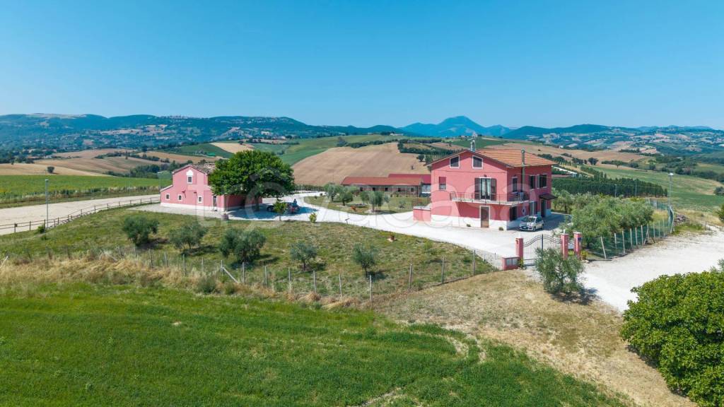 casa indipendente in vendita a Cingoli in zona Cervidone