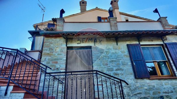 casa indipendente in vendita a Cingoli in zona Pozzo