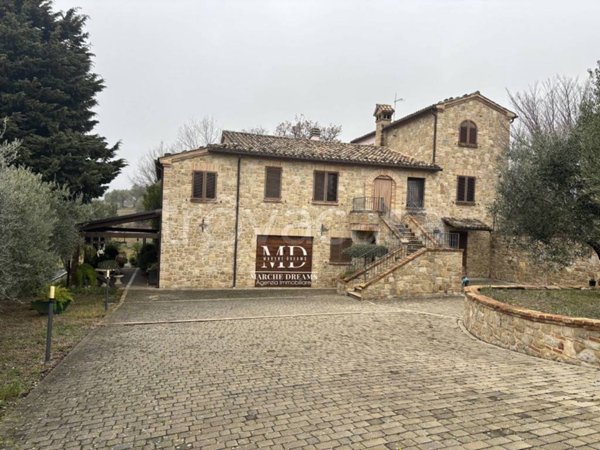 casa indipendente in vendita a Cingoli