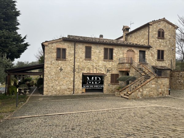 casa indipendente in vendita a Cingoli