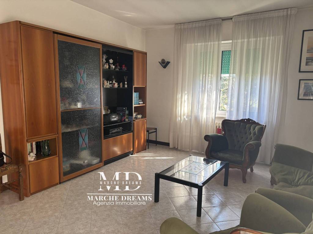 casa indipendente in vendita a Cingoli