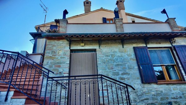 casa indipendente in vendita a Cingoli in zona Pozzo