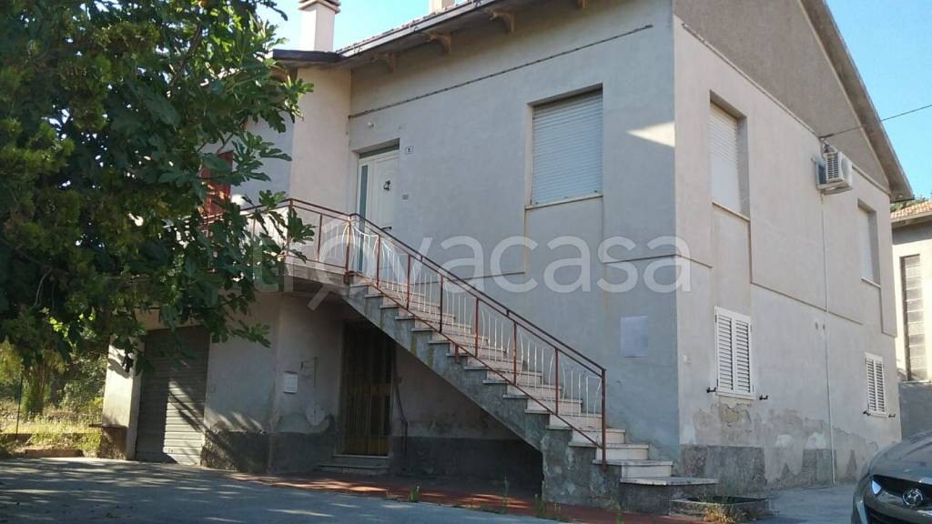 casa indipendente in vendita a Cingoli