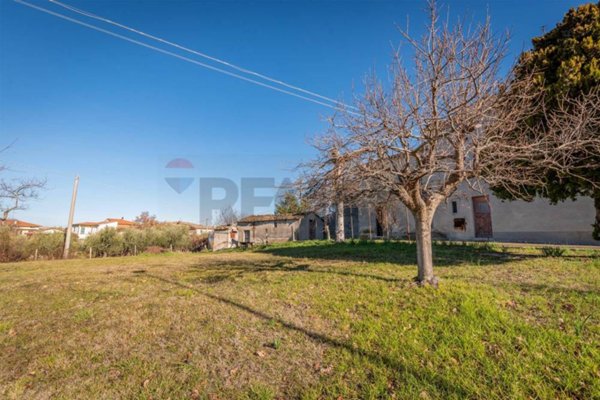 casa indipendente in vendita a Cingoli
