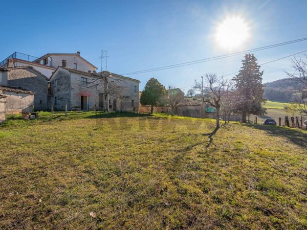 casa indipendente in vendita a Cingoli