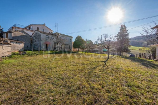 casa indipendente in vendita a Cingoli