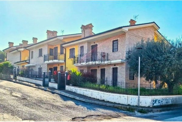 appartamento in vendita a Cingoli in zona Troviggiano