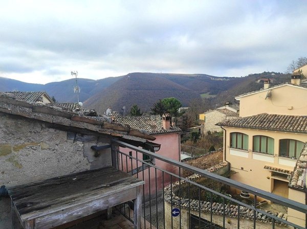 casa indipendente in vendita a Cingoli