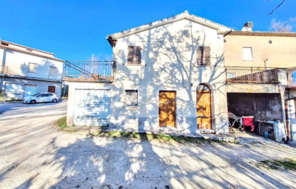 appartamento in vendita a Cingoli in zona Colcerasa