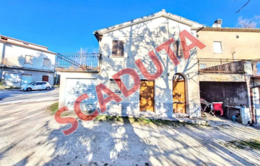 appartamento in vendita a Cingoli in zona Colcerasa