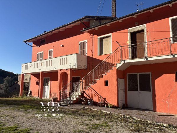 casale in vendita a Cingoli