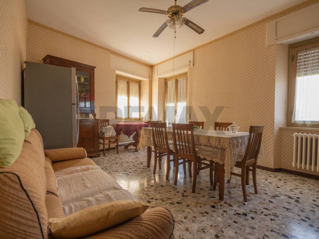 casa indipendente in vendita a Cingoli in zona Torre