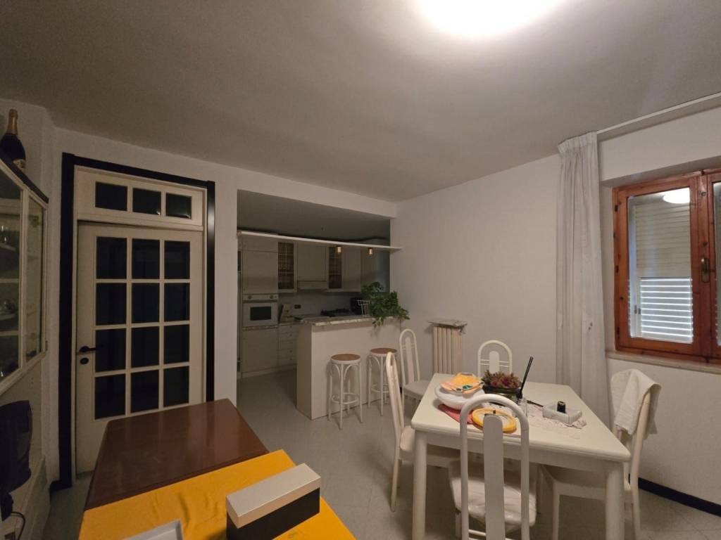 casa indipendente in vendita a Cingoli in zona Troviggiano