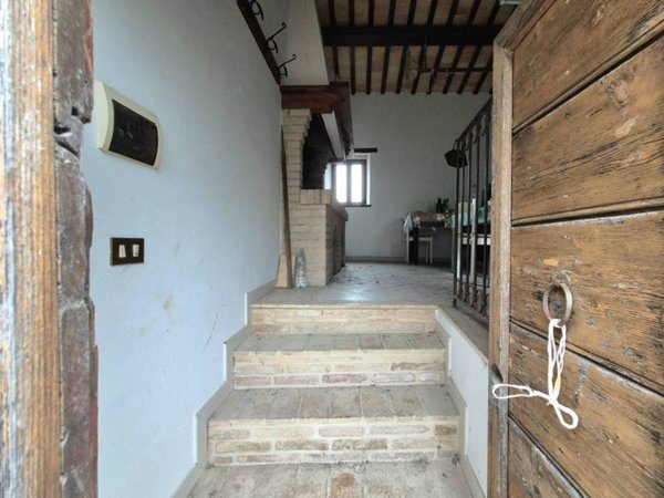 casa indipendente in vendita a Cingoli in zona Troviggiano