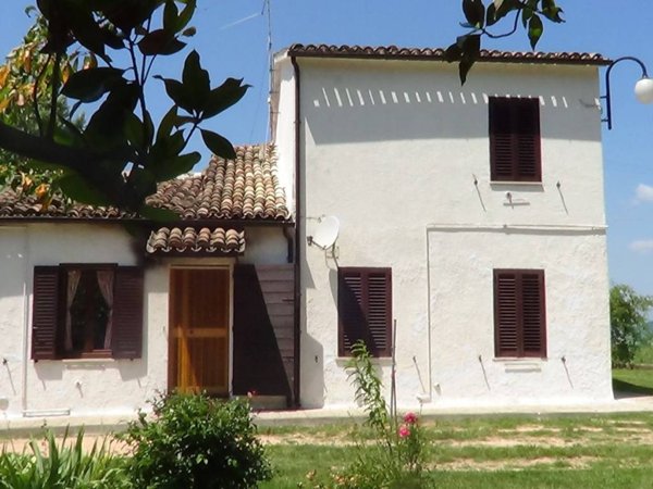 casa indipendente in vendita a Cingoli