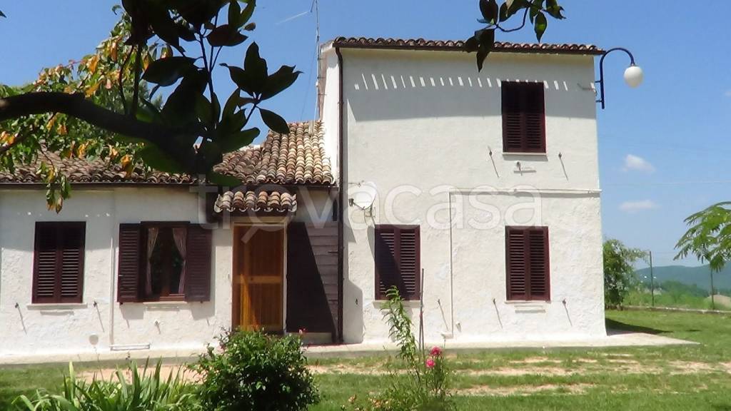casa indipendente in vendita a Cingoli