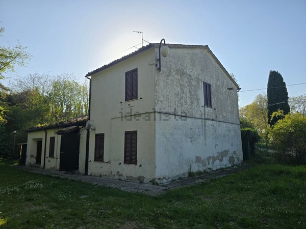 casa indipendente in vendita a Cingoli