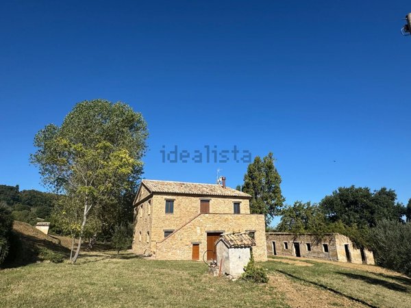 casa indipendente in vendita a Cingoli