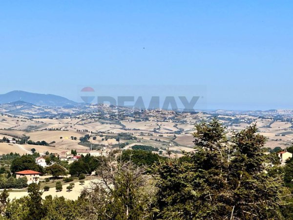casa indipendente in vendita a Cingoli in zona Pozzo