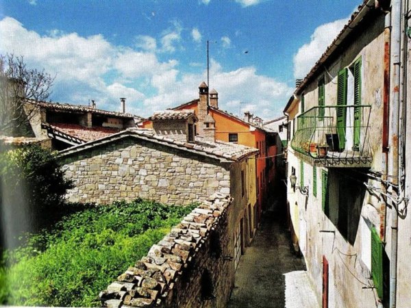 casa indipendente in vendita a Cingoli