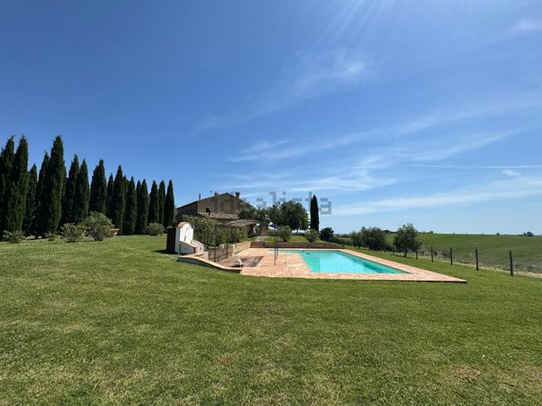 casale in vendita a Cingoli