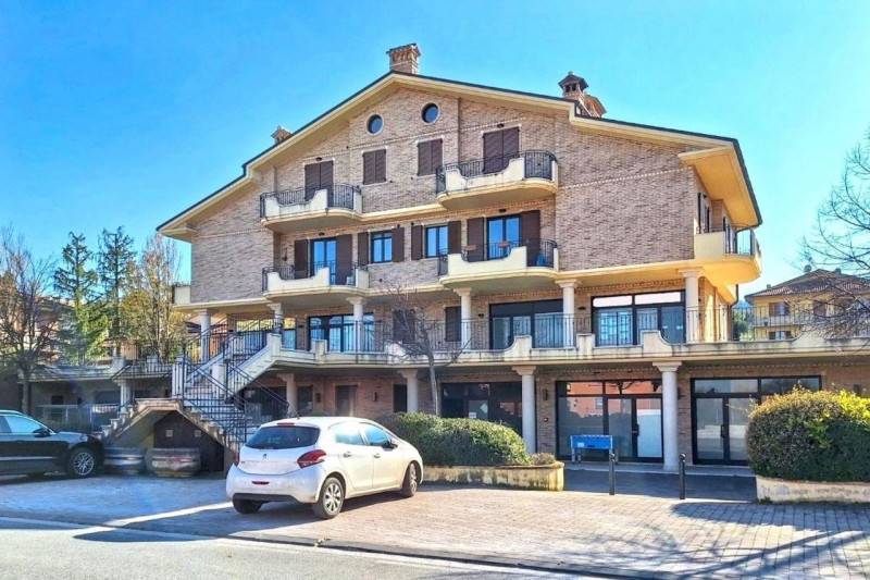 locale commerciale in vendita a Cingoli in zona Troviggiano
