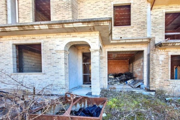 casa indipendente in vendita a Cingoli