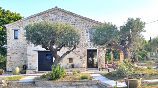 casa indipendente in vendita a Cingoli